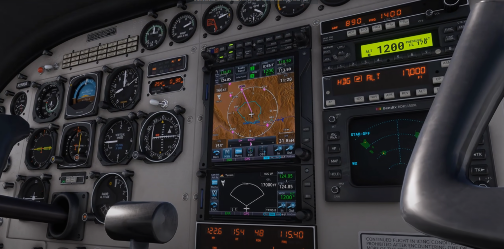 Cockpit MSFS de la caravane Black Square montrant des instruments analogiques avec navigation GPS et affichage radar météorologique