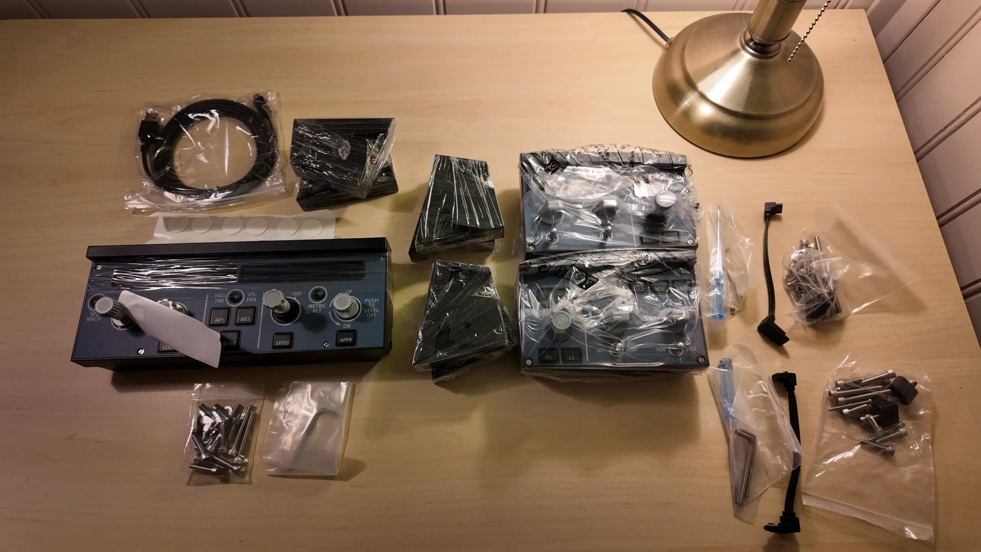 1780282137 594 Revision des seuils WINCTRL FCU et EFIS Glareshield.webp