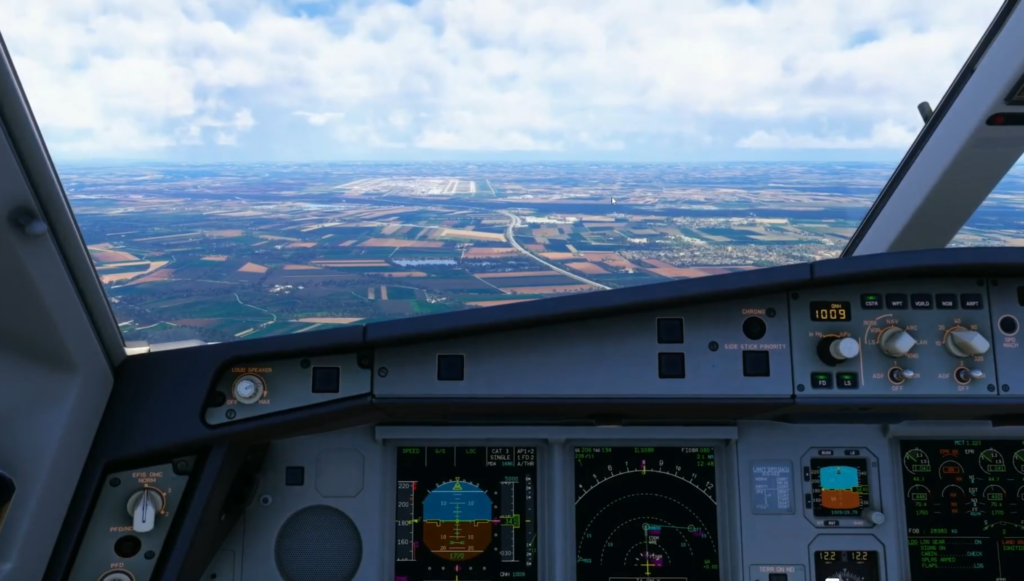 Aerosoft ToLiss A340-600 Pro atterrit à Munich après une panne moteur 2 lors d'un scénario de formation