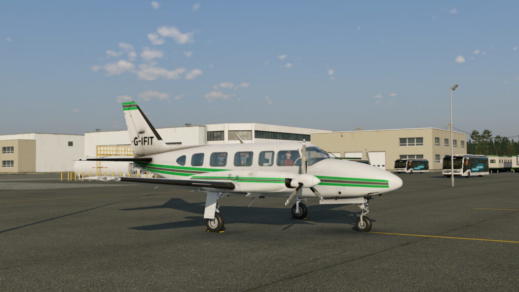 Avion bimoteur CIS Piper Chieftain sur la rampe dans X-Plane 12